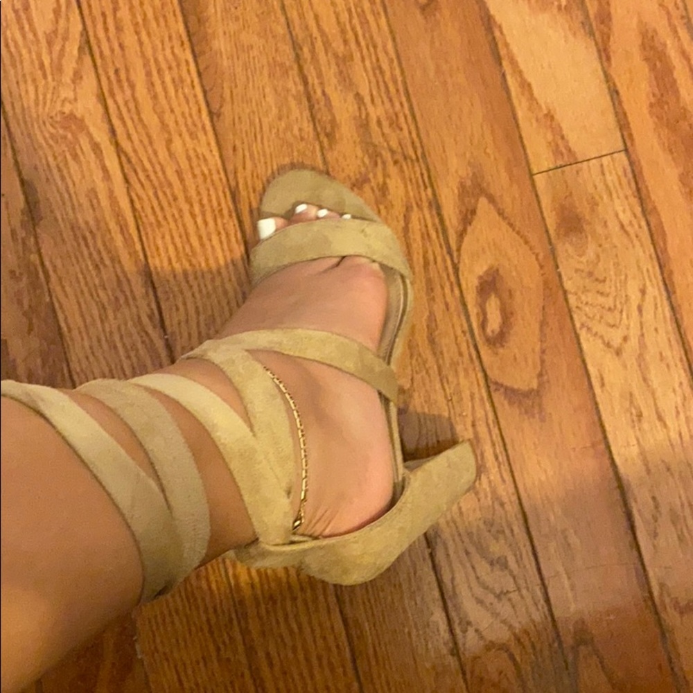 Beige strappy heel